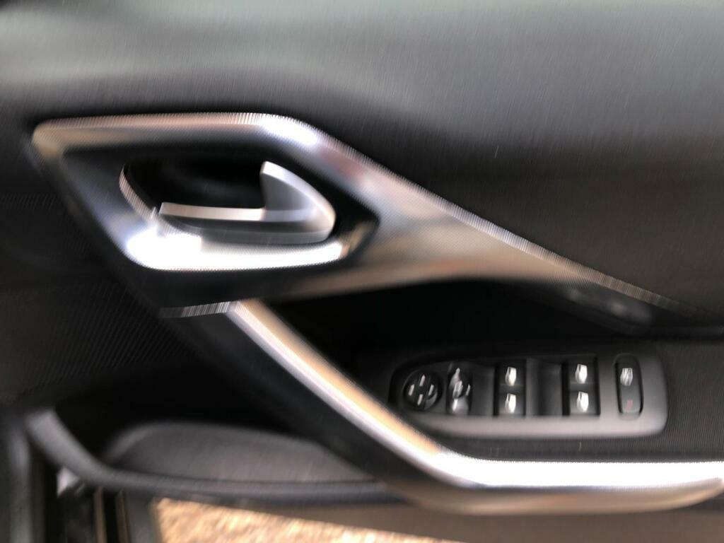 Peugeot 2008 1.2 Puretech Active Black #8