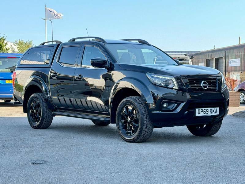 Nissan Navara Double Cab Pick Up N-guard 2.3Dci 190 Tt 4Wd Black