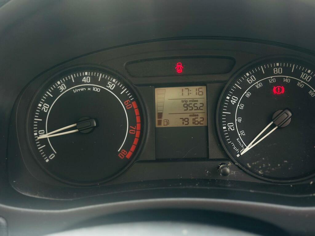 Skoda Fabia Hatchback 1.2 Htp 12V 1 200909 Red #5