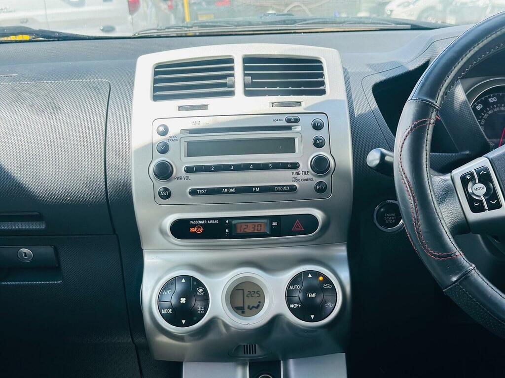 Toyota Urban Cruiser 1.4 D-4d 89 Bhp Black #25