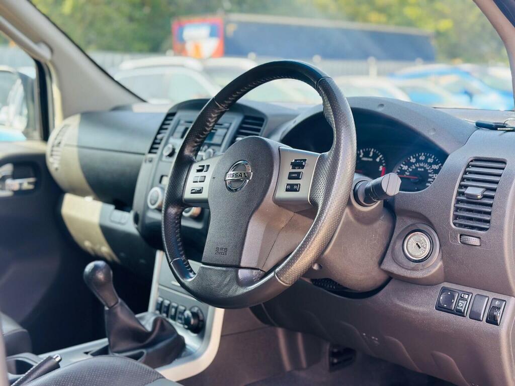 Nissan Navara Crew Cab 4X4  #20