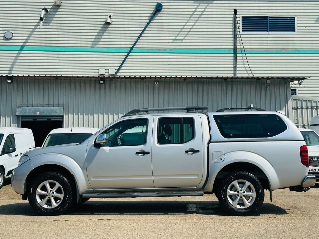 Nissan Navara Crew Cab 4X4  #17