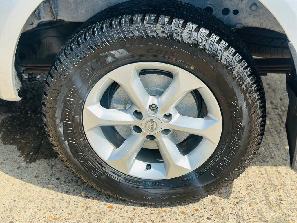 Nissan Navara Crew Cab 4X4  #10