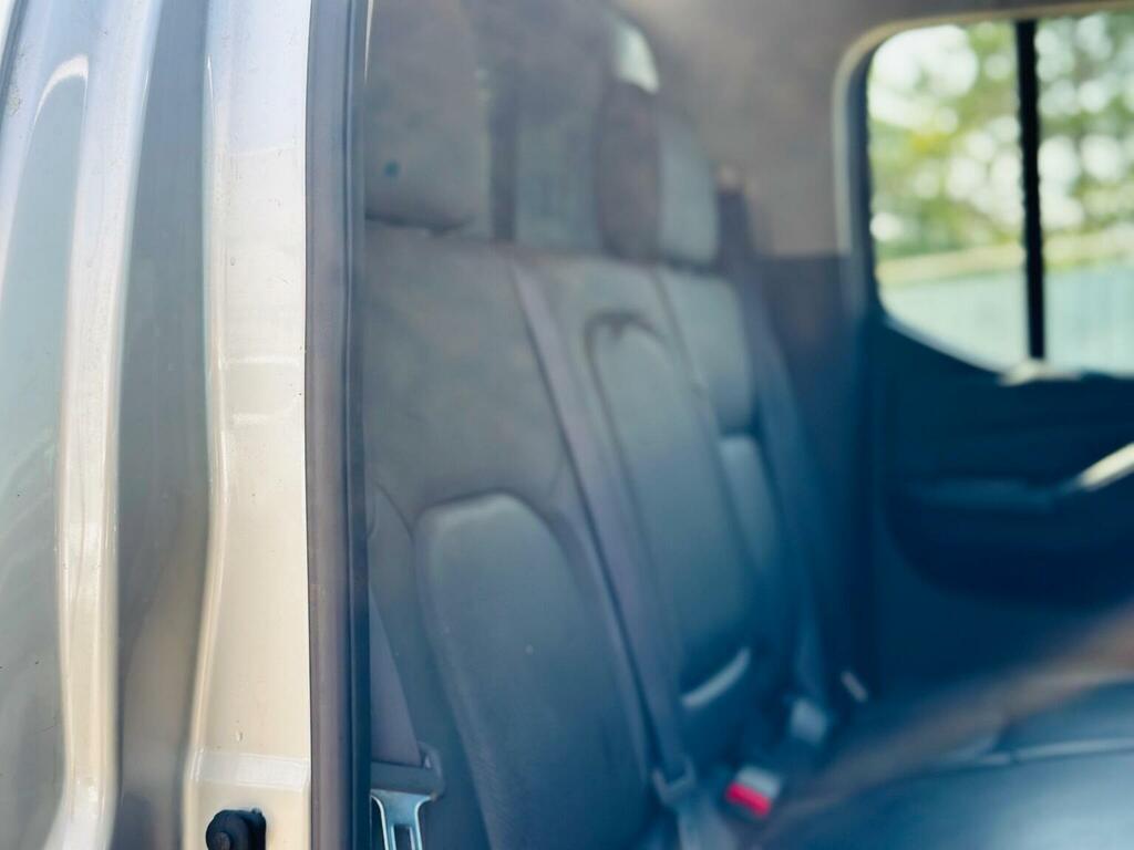 Nissan Navara Crew Cab 4X4  #30