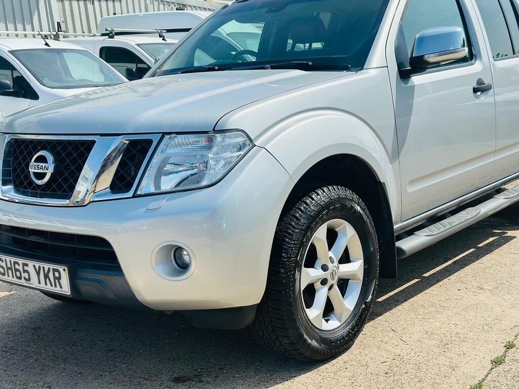Nissan Navara Crew Cab 4X4  #12