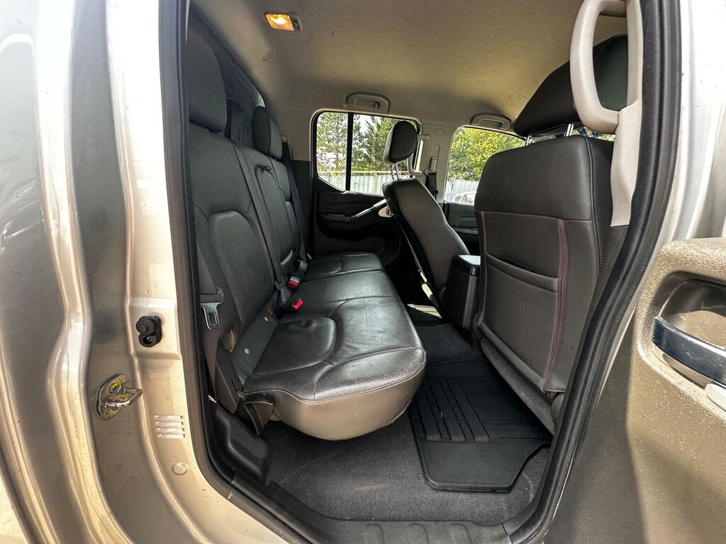 Nissan Navara Crew Cab 4X4  #7