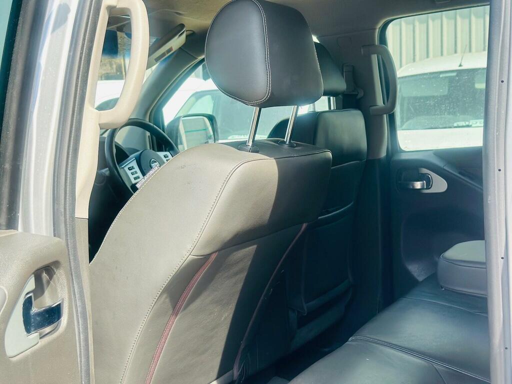 Nissan Navara Crew Cab 4X4  #33