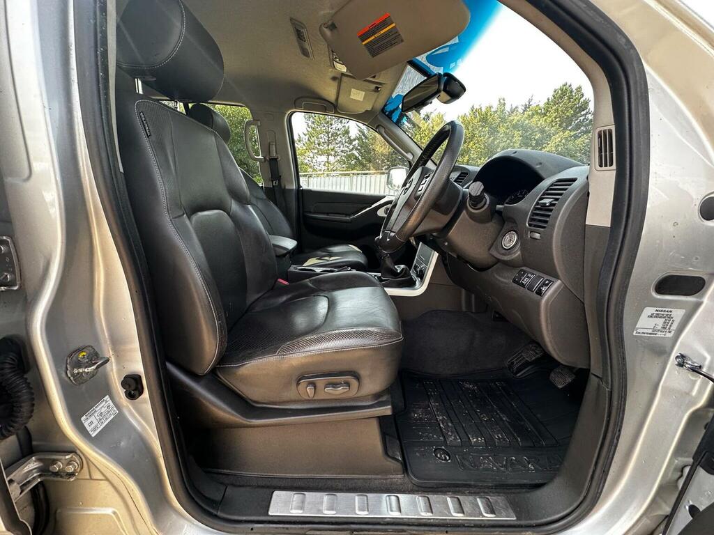 Nissan Navara Crew Cab 4X4  #19