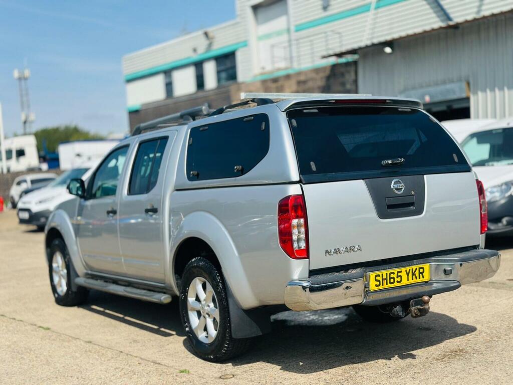 Nissan Navara Crew Cab 4X4  #3