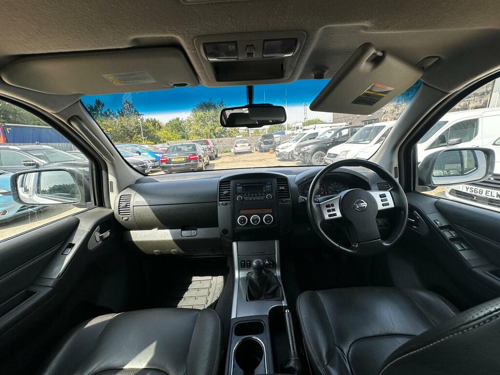 Nissan Navara Crew Cab 4X4  #24
