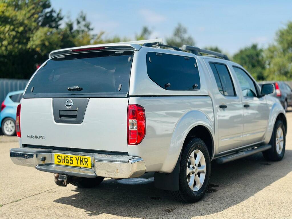 Nissan Navara Crew Cab 4X4  #4