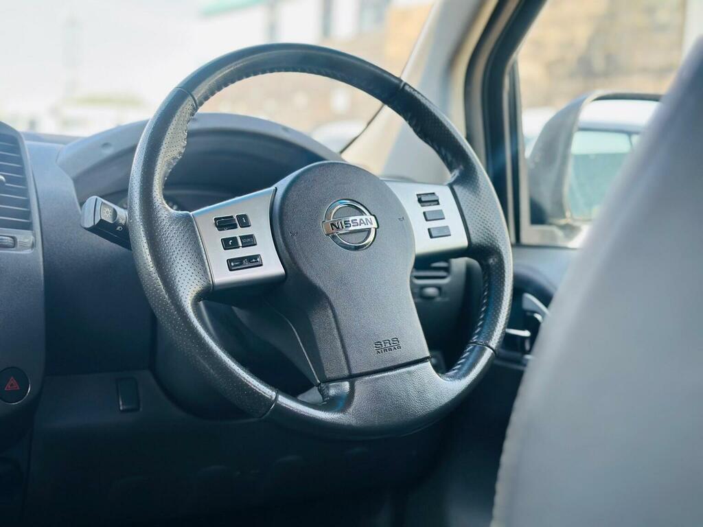 Nissan Navara Crew Cab 4X4  #27