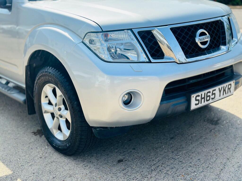 Nissan Navara Crew Cab 4X4  #11