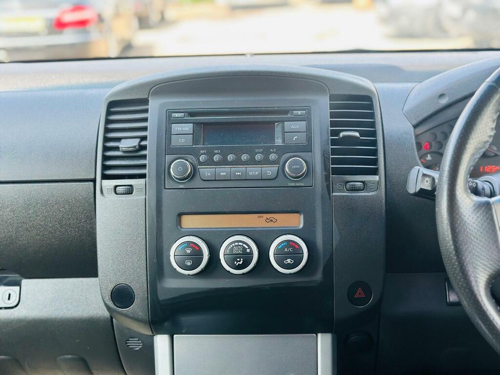 Nissan Navara Crew Cab 4X4  #25