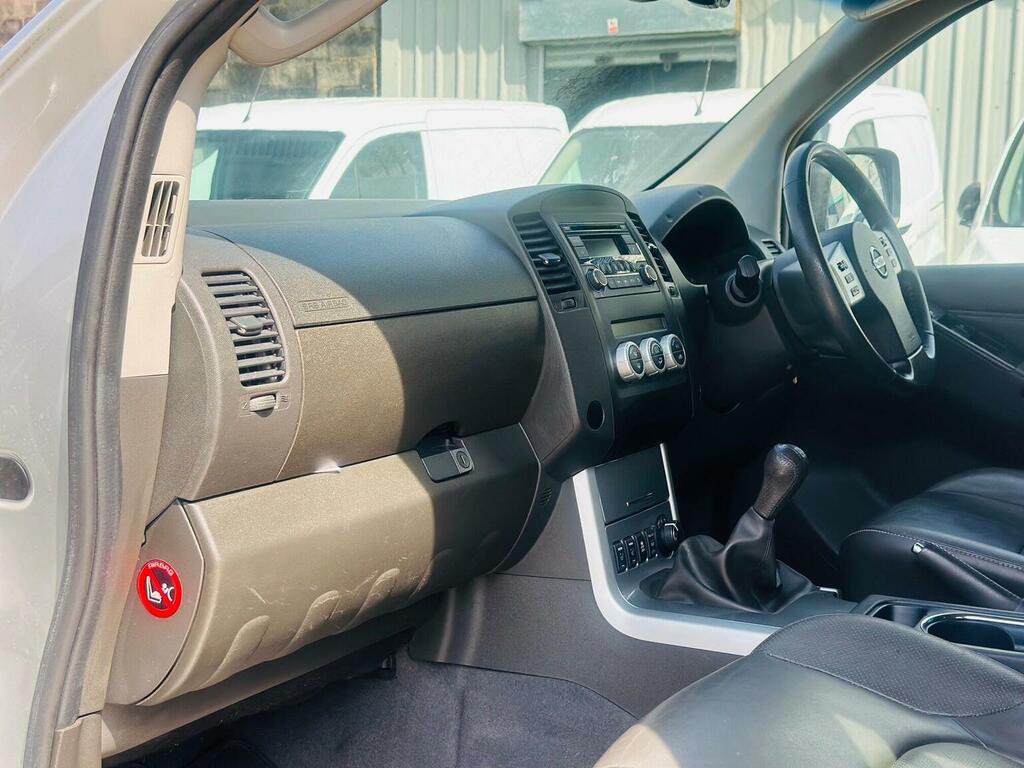 Nissan Navara Crew Cab 4X4  #40