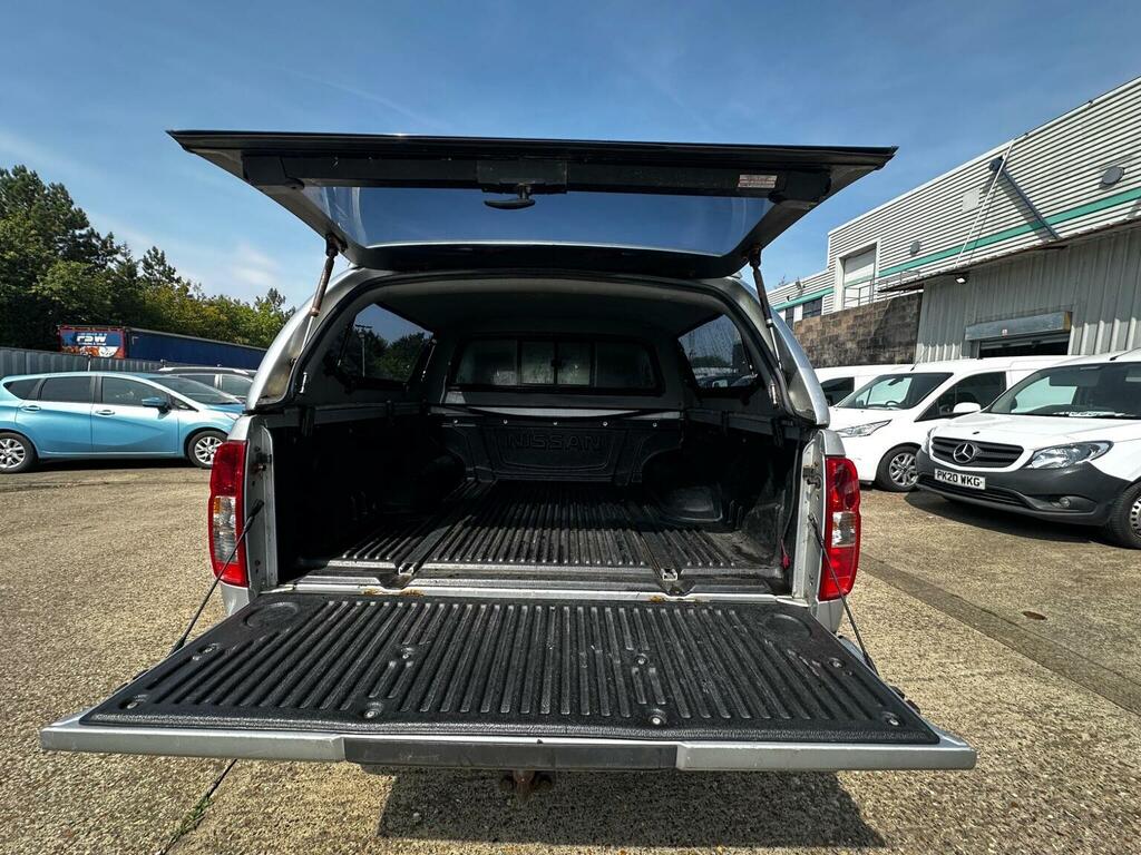 Nissan Navara Crew Cab 4X4  #8