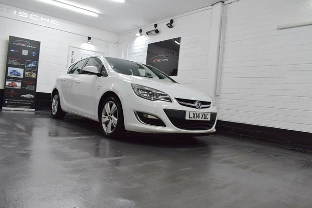 Vauxhall Astra 2014 1.6 16V 115 Sri Hatchback - 70,6 LX14XUC White #3