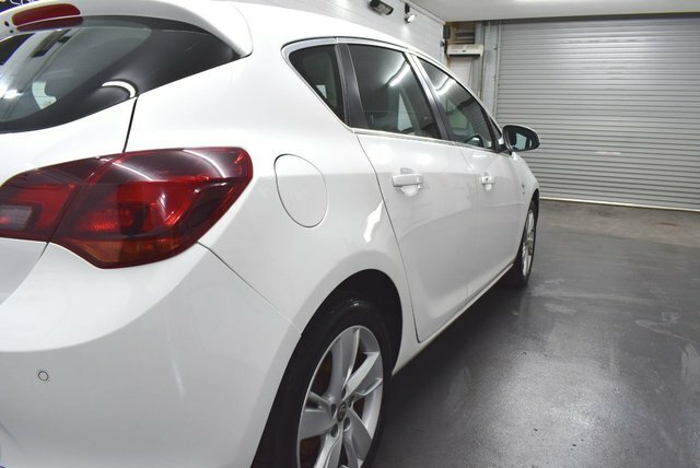 Vauxhall Astra 2014 1.6 16V 115 Sri Hatchback - 70,6 LX14XUC White #6