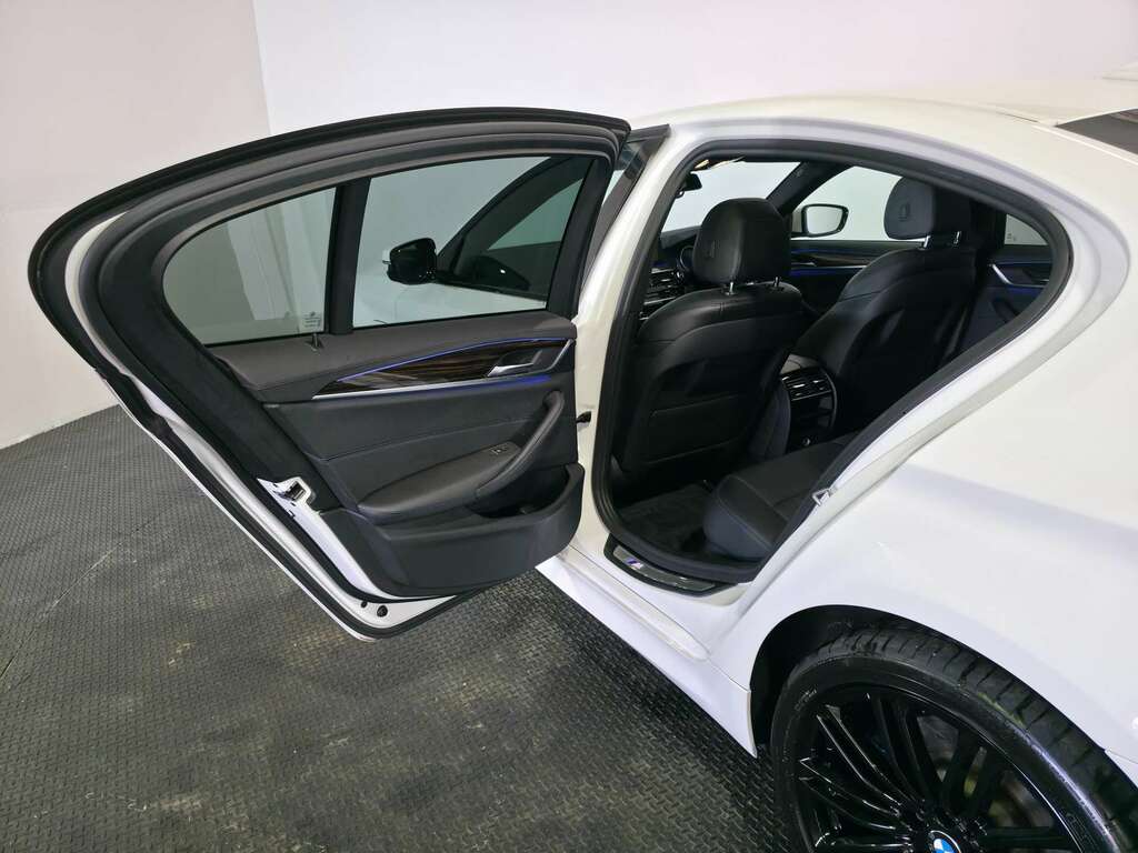 BMW 5 Series 530E M Sport Black #70