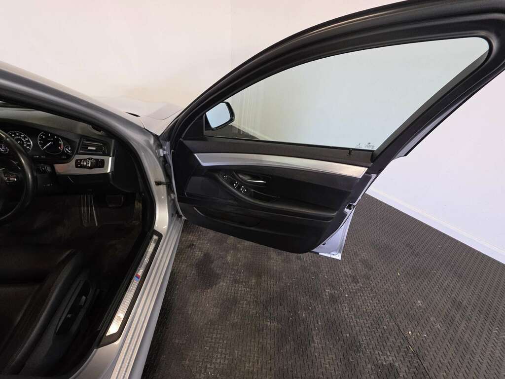 BMW 5 Series Saloon 2.0 520D Se Euro 6 Ss 201616 Black #37