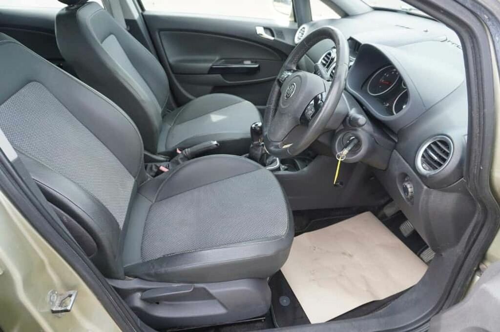 Vauxhall Corsa 1.4L Club 16V Twinport 90 Bhp Red #15