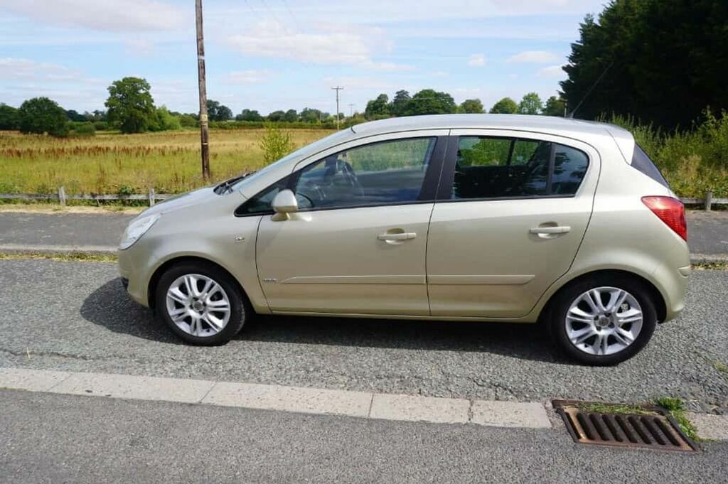 Vauxhall Corsa Design 16V Gold #4