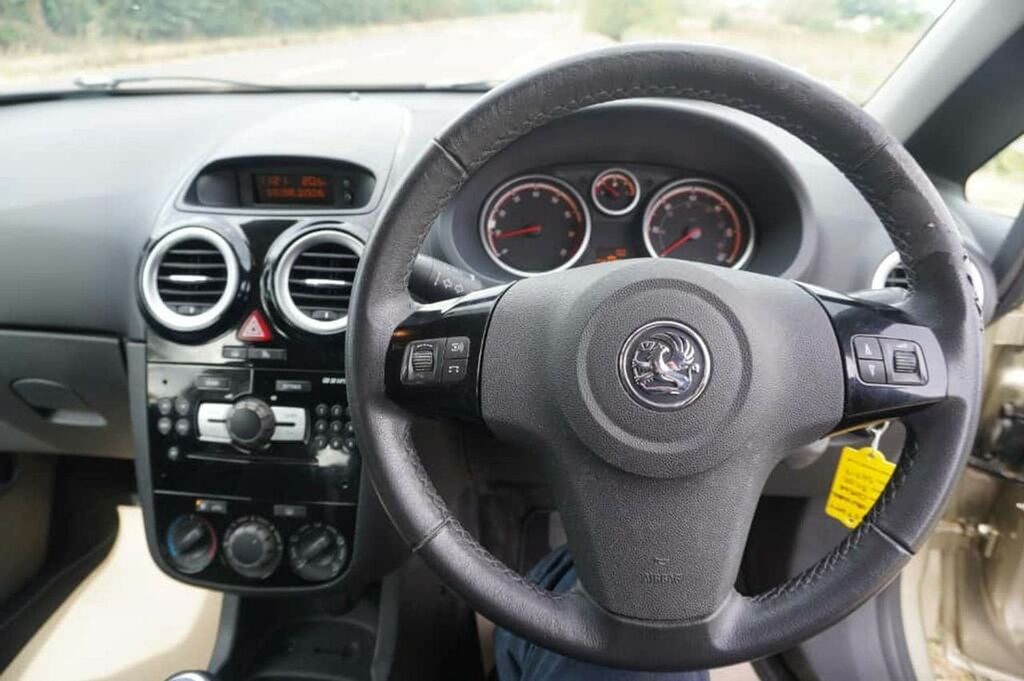 Vauxhall Corsa 1.4L Club 16V Twinport 90 Bhp Red #18