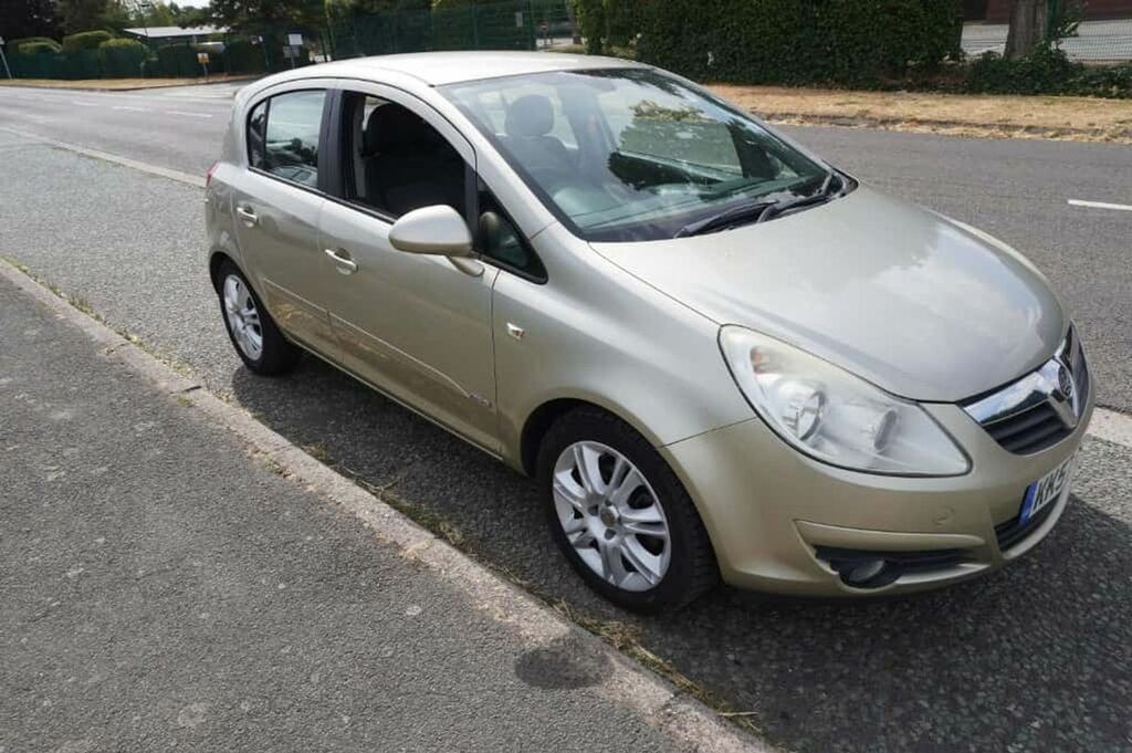 Vauxhall Corsa Design 16V Gold