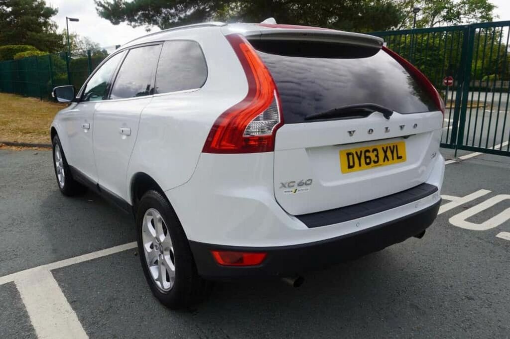Volvo XC60 2.0 T5 Se Lux Safety Package White #5