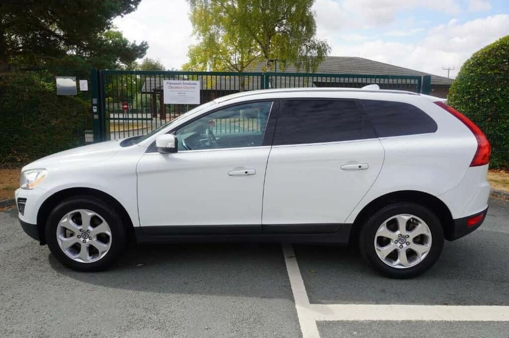 Volvo XC60 2.0 T5 Se Lux Safety Package White #4
