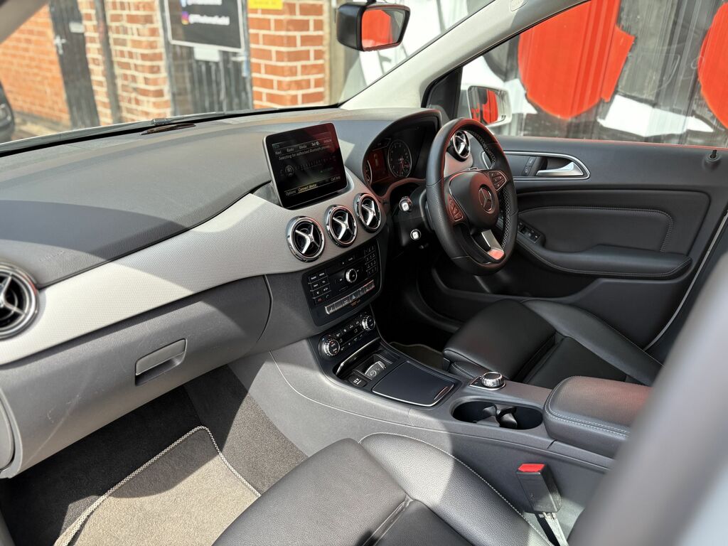 Mercedes-Benz B Class 2017 1.6 B200 Sport Executive Mpv 7G- Silver #4
