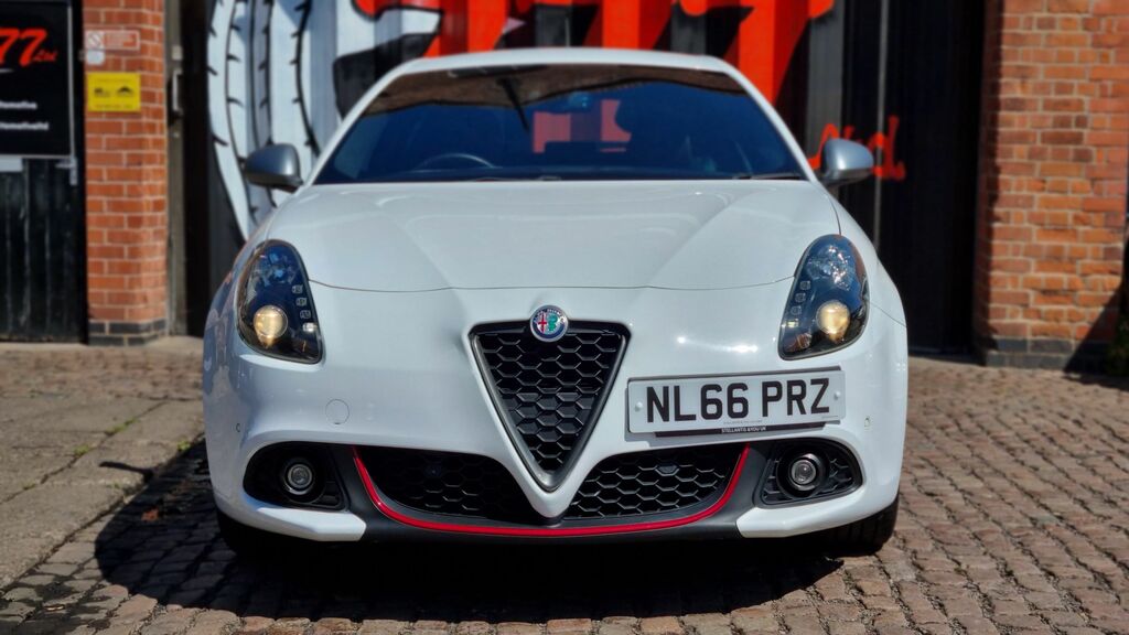 Alfa Romeo Giulietta 2016 1.4 Tb Multiair Speciale Hatchback White #3