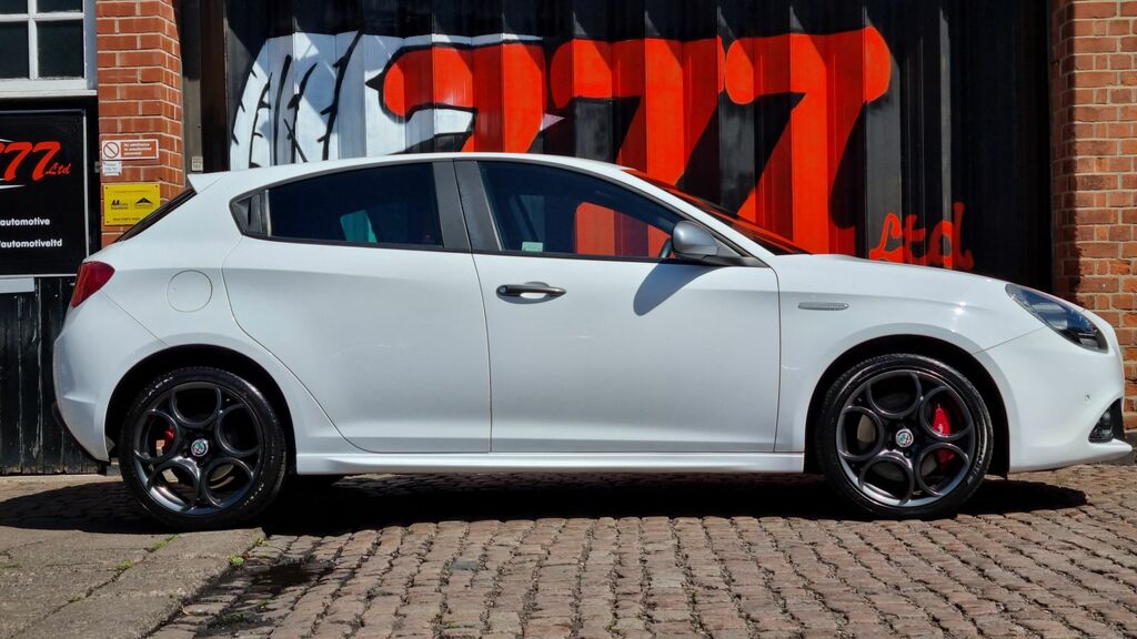 Alfa Romeo Giulietta 2016 1.4 Tb Multiair Speciale Hatchback White #2