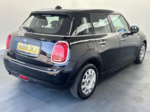 Mini Hatch 1.5 One AU68JKJ Black #4