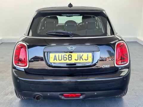 Mini Hatch 1.5 One AU68JKJ Black #5