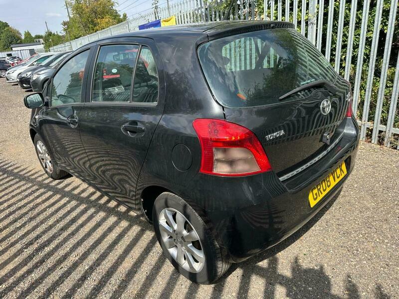 Toyota Yaris 1.3 Vvt-i Tr Black #4