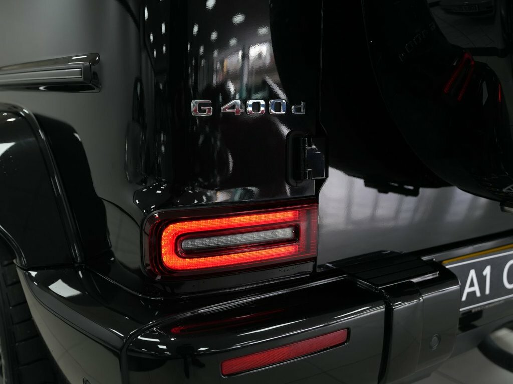 Mercedes-Benz G Class G63 Carbon Edition 9G-tronic Black #25
