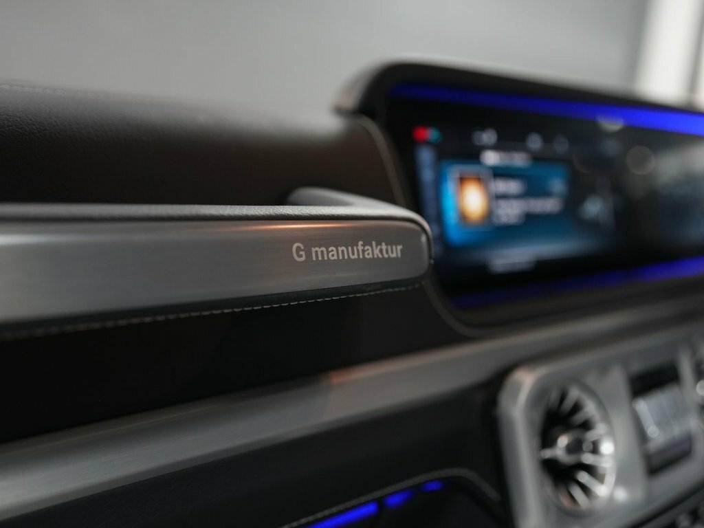 Mercedes-Benz G Class G63 Carbon Edition 9G-tronic Black #38