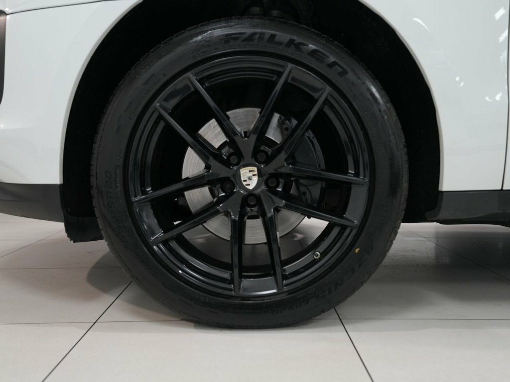 Porsche Macan 2L Null White #5