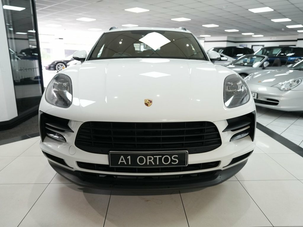 Porsche Macan 2L Null White #2