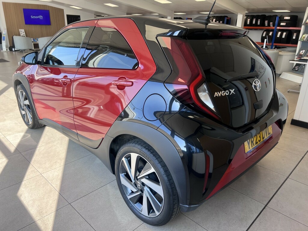 Toyota Aygo X 1.0 Vvt-i Edge Red #5