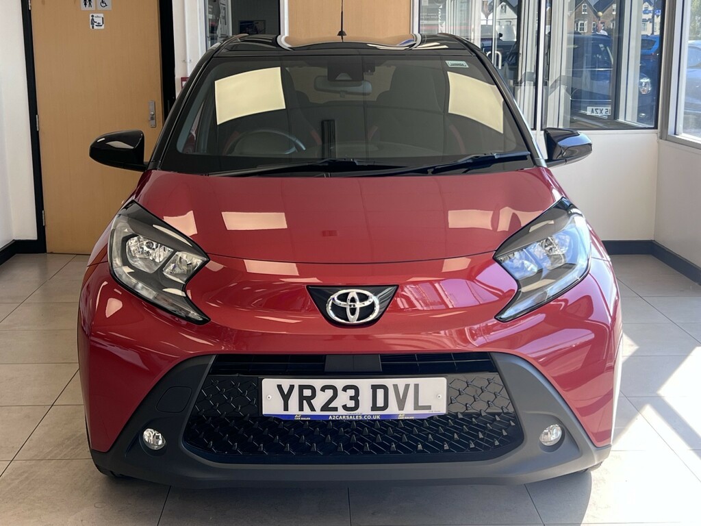 Toyota Aygo X 1.0 Vvt-i Edge Red #2