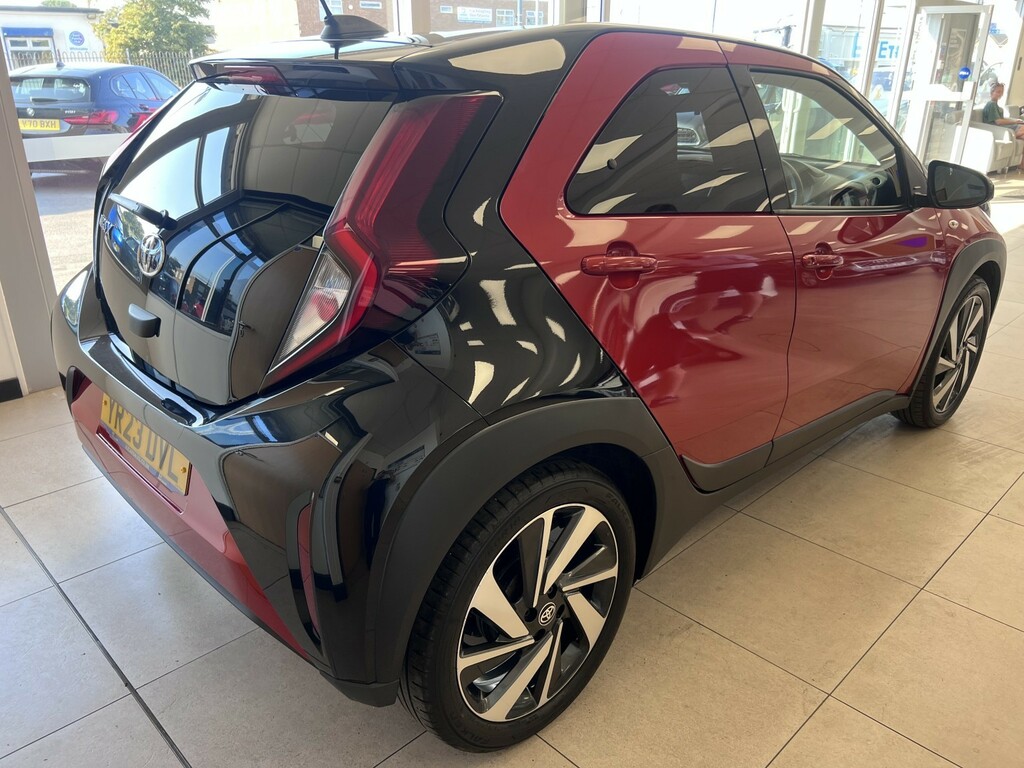 Toyota Aygo X 1.0 Vvt-i Edge Red #6