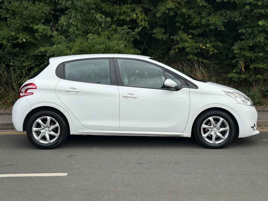Peugeot 208 1.6 E-hdi Active Euro 5 Ss White #4