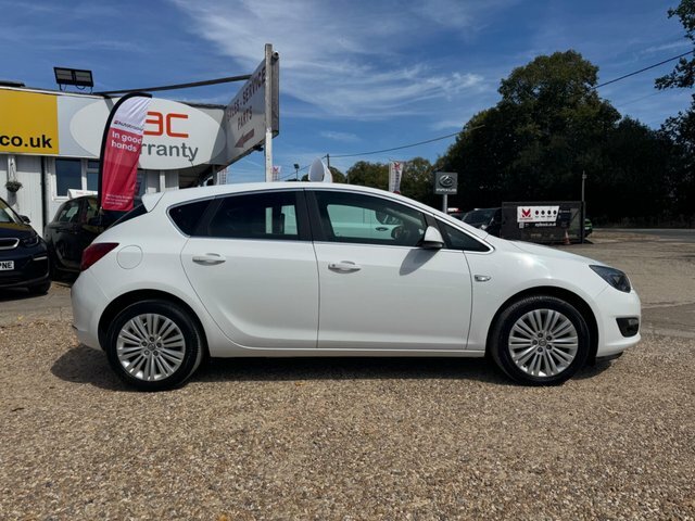 Vauxhall Astra 16V Excite Euro 5 White #3