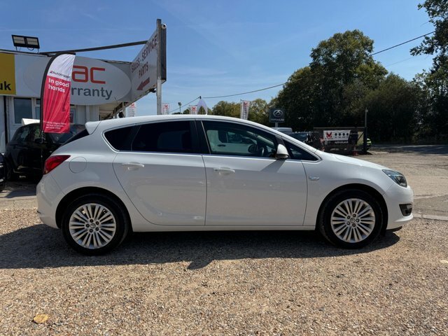 Vauxhall Astra Excite Euro 6 White #6
