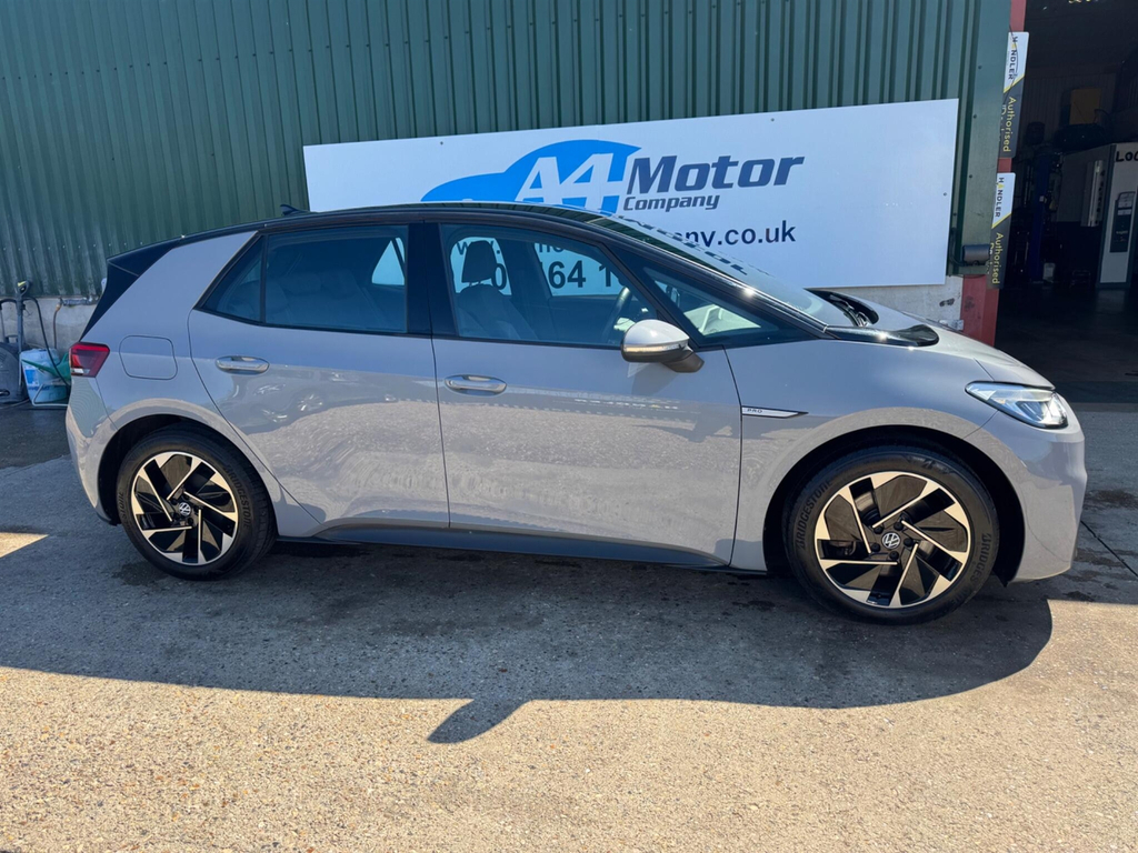 Volkswagen ID.3 Family 58Kwh Pro 145Ps 18 East White #9