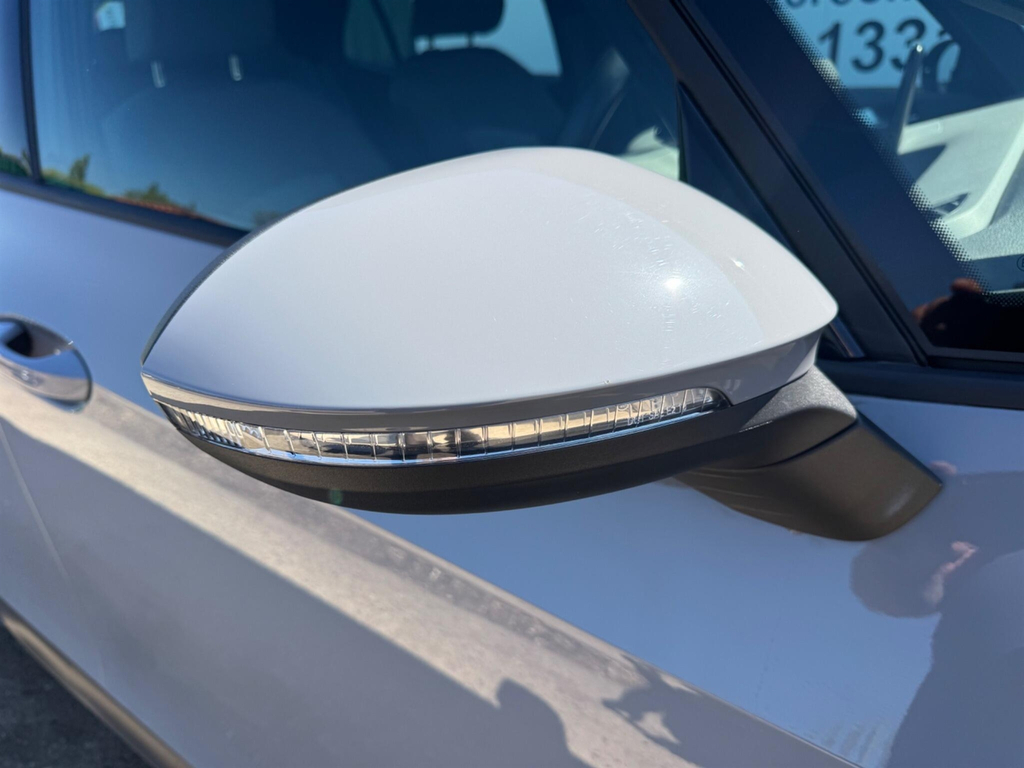 Volkswagen ID.3 Family 58Kwh Pro 145Ps 18 East White #27