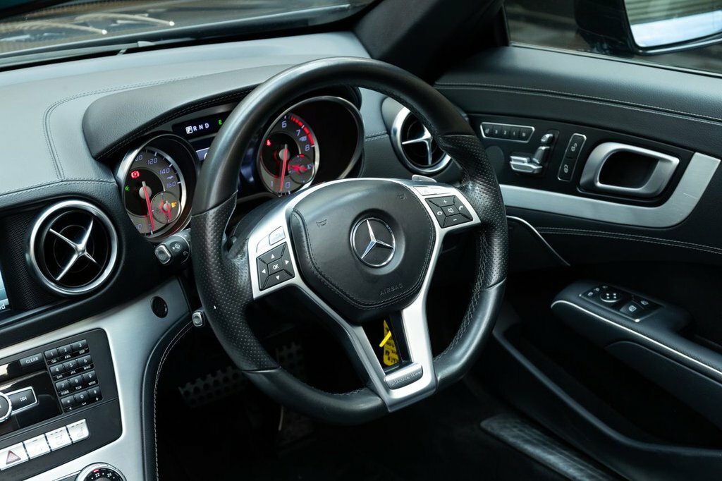 Mercedes-Benz SL Class Sl 400 Amg Sport #17