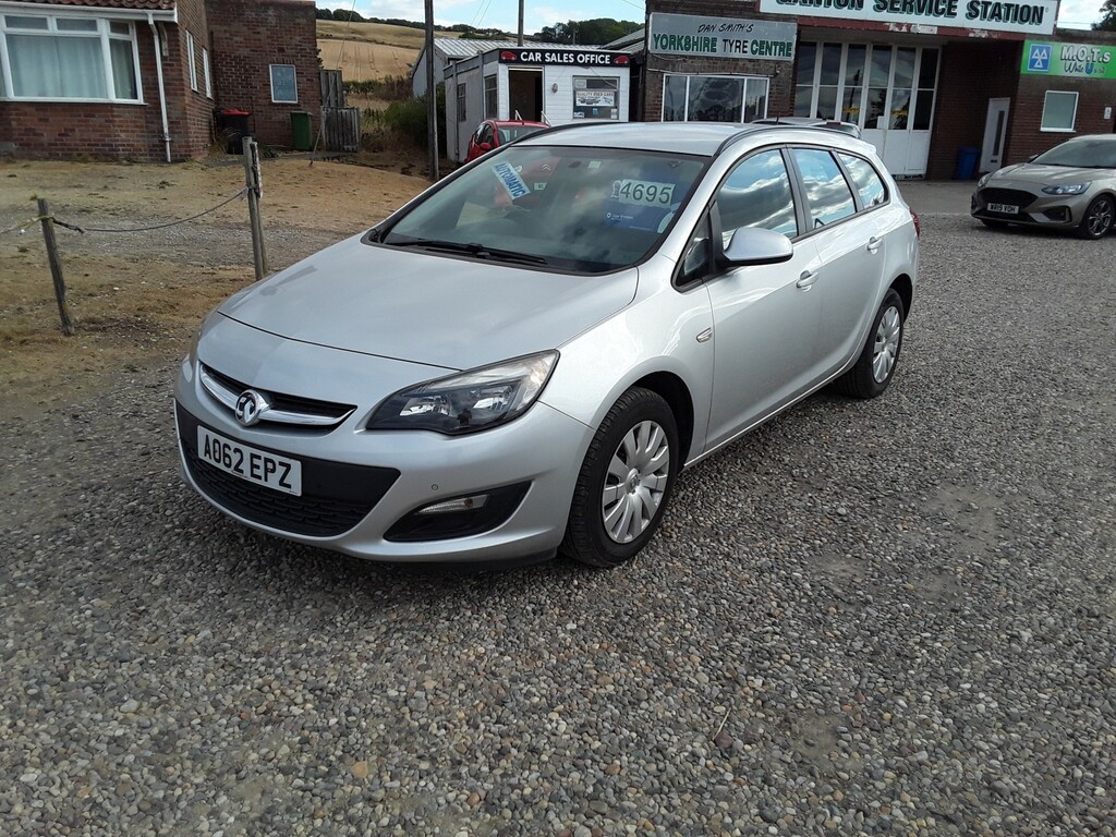 Vauxhall Astra Estate 1.6 16V Exclusiv 2012 Silver #3